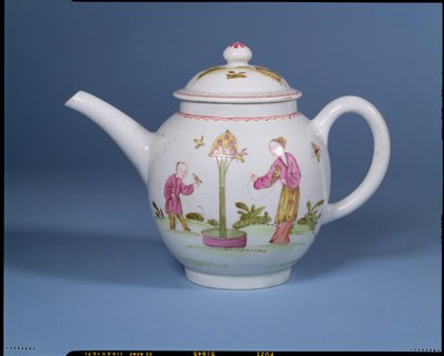 Tetera y tapa con un palomar y dos figuras de chinoiserie, probablemente 1770-75 (porcelana) de English School